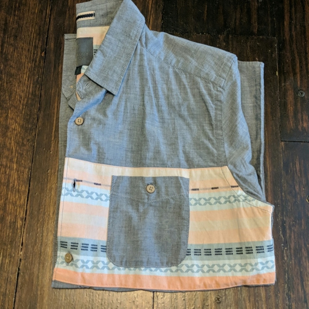 Short sleeve button up